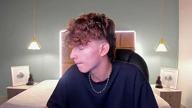 NicolasFerrer18 online show from November 2025 07:30:01 PM