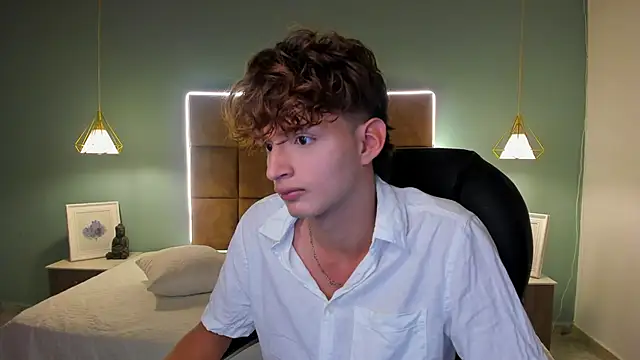 NicolasFerrer18 online show from November 2025 07:24:01 PM