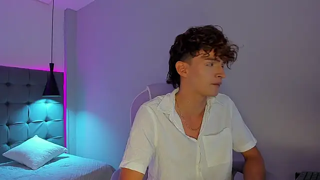 NicolasFerrer18 online show from November 2025 07:26:02 PM