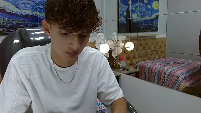 NicolasFerrer18 online show from November 2025 12:29:02 PM