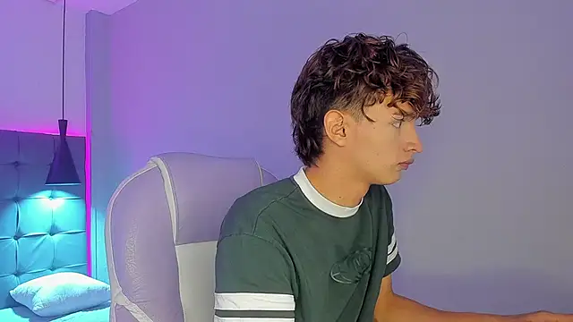 NicolasFerrer18 online show from November 2025 07:27:01 PM