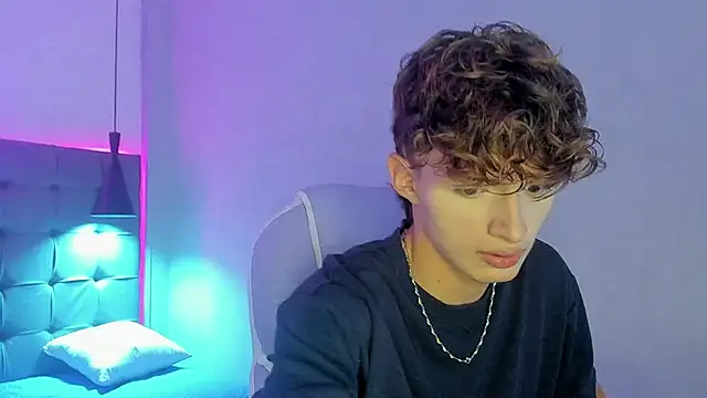 NicolasFerrer18 online show from November 2025 07:18:01 PM