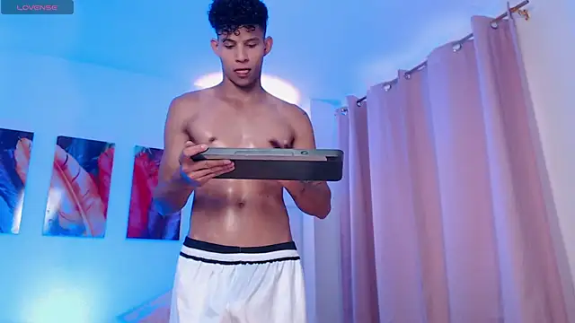 KamiSuarez online show from April 2026 06:12:02 PM