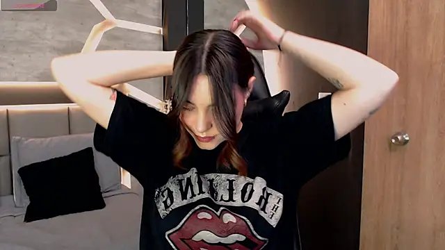 DakotaRussell  online show from December 2025 01:18:02 PM