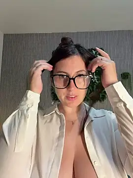 Snapshot of MysteryGirl__ chatting on May 2026 07:26:02 AM MysteryGirl online show from May 2026 07:26:02 AM