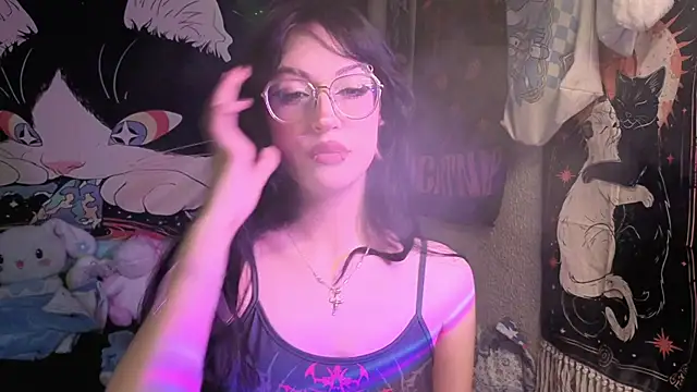 RavennaCrow online show from December 2025 05:44:02 PM