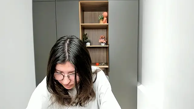 VickieChantos online show from October 2025 04:48:01 AM