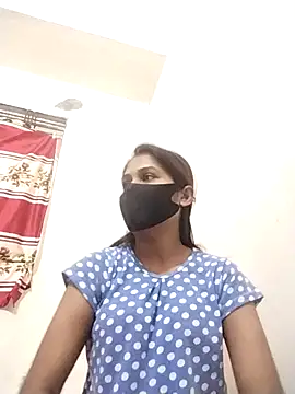 Green LaDY66 online show from November 2025 03:46:02 PM