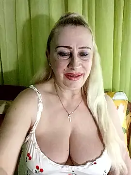 Snapshot of Esenia505 chatting on April 2026 02:09:02 PM Esenia505 online show from April 2026 02:09:02 PM