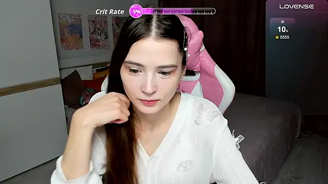 Hana Flo  online show from December 2025 01:52:02 PM