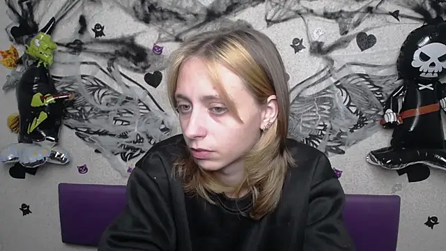 TracyLll online show from October 2025 02:41:02 PM