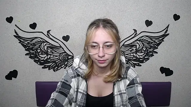 TracyLll online show from November 2025 12:05:02 PM