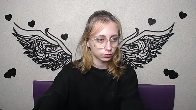 TracyLll online show from November 2025 11:47:02 AM