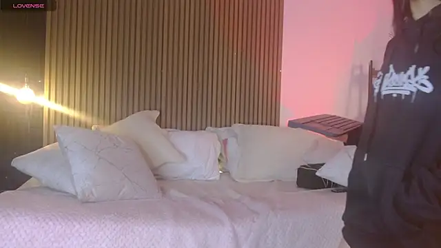 Skay bluee online show from October 2025 01:24:02 PM