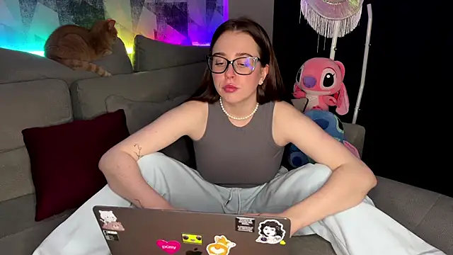 OhNicolle online show from November 2025 09:47:01 PM