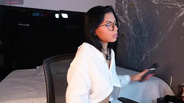 LilithLuxorr online show from November 2025 01:00:02 PM