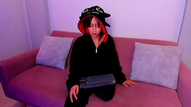 Snapshot of Julietta01 chatting on November 2025 03:05:02 AM Julietta01 online show from November 2025 03:05:02 AM