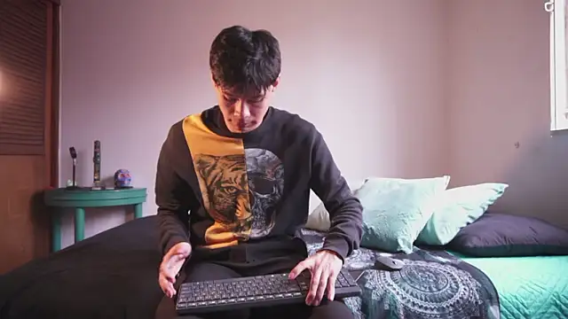 estmonnn online show from March 2026 08:49:03 PM