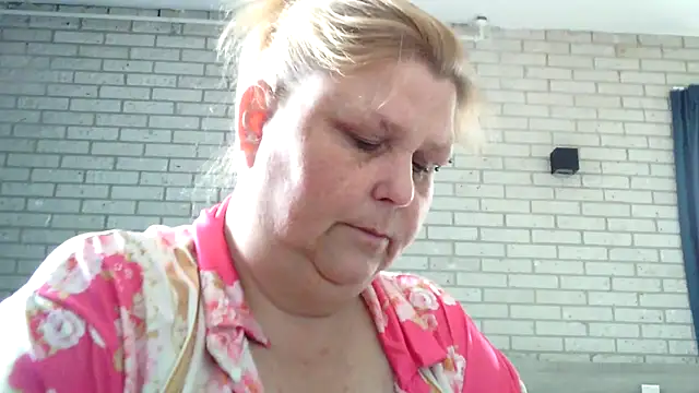 Snapshot of Sylviastar46 chatting on April 2026 08:07:01 AM Sylviastar46 online show from April 2026 08:07:01 AM