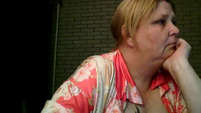 Snapshot of Sylviastar46 chatting on April 2026 07:07:02 PM Sylviastar46 online show from April 2026 07:07:02 PM