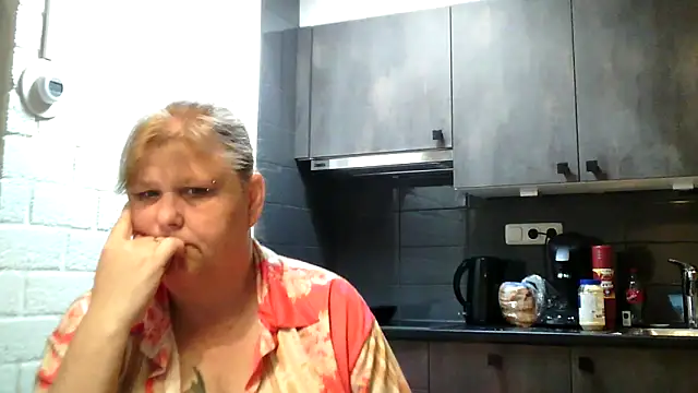 Snapshot of Sylviastar46 chatting on April 2026 08:07:02 AM Sylviastar46 online show from April 2026 08:07:02 AM