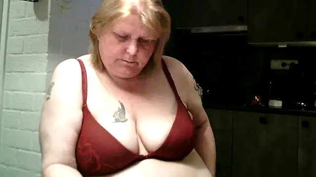 Snapshot of Sylviastar46 chatting on May 2026 06:56:02 PM Sylviastar46 online show from May 2026 06:56:02 PM