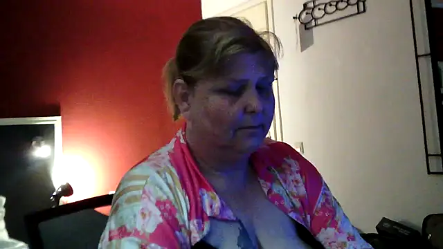 Snapshot of Sylviastar46 chatting on May 2026 08:15:01 PM Sylviastar46 online show from May 2026 08:15:01 PM