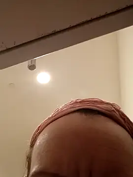 Snapshot of Karebearz1 chatting on November 2025 08:22:02 PM Karebearz1 online show from November 2025 08:22:02 PM