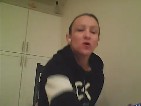 Snapshot of Karebearz1 chatting on April 2026 12:39:02 PM Karebearz1 online show from April 2026 12:39:02 PM