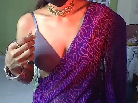 Snapshot of Saloni9 chatting on November 2025 05:04:01 PM Saloni9 online show from November 2025 05:04:01 PM