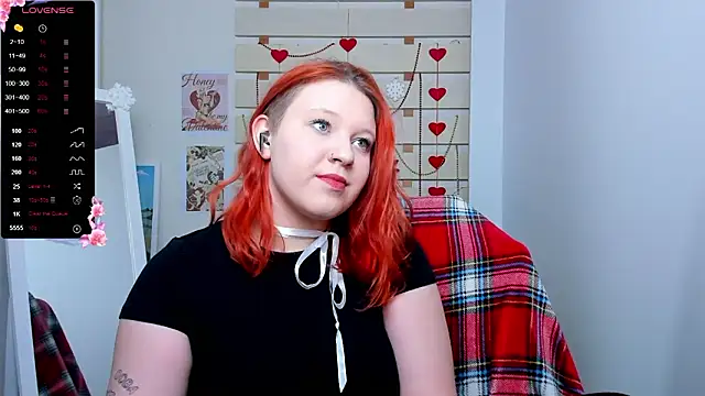 Snapshot of FoxPlayXX chatting on February 2026 09:19:02 PM FoxPlayXX online show from February 2026 09:19:02 PM