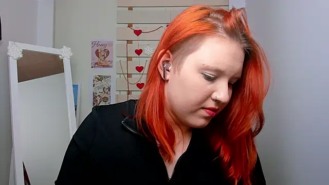 Snapshot of FoxPlayXX chatting on February 2026 09:33:02 PM FoxPlayXX online show from February 2026 09:33:02 PM