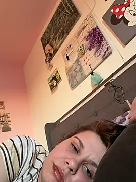 Snapshot of Carolineisback chatting on March 2026 04:36:01 PM Carolineisback online show from March 2026 04:36:01 PM