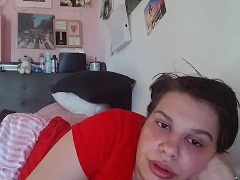 Snapshot of Carolineisback chatting on May 2026 04:56:01 PM Carolineisback online show from May 2026 04:56:01 PM