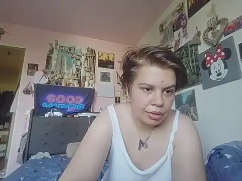 Snapshot of Carolineisback chatting on June 2026 08:29:02 AM Carolineisback online show from June 2026 08:29:02 AM