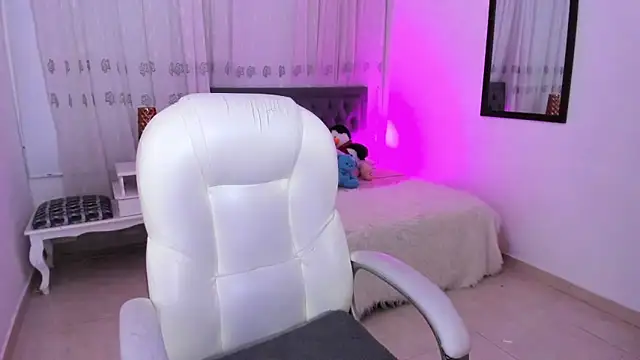 Luna Jonnes1 online show from December 2025 11:28:02 AM