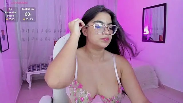 Snapshot of Luna_Jonnes1 chatting on May 2026 07:22:02 PM Luna Jonnes1 online show from May 2026 07:22:02 PM
