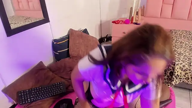 Evaa white online show from February 2026 12:39:02 PM