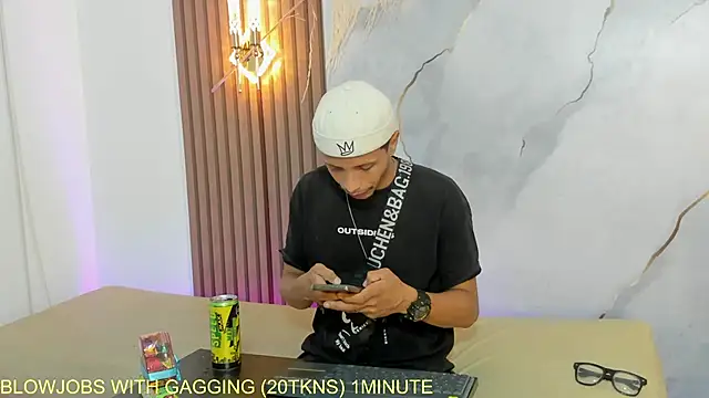 Snapshot of DamianandEva chatting on May 2026 12:43:01 PM DamianandEva online show from May 2026 12:43:01 PM