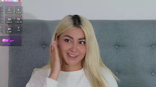 Elina Hills online show from November 2025 01:01:02 PM