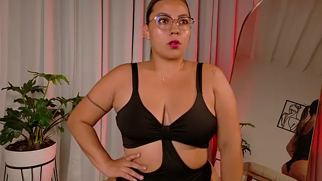 Zara Nova online show from February 2026 02:40:02 AM