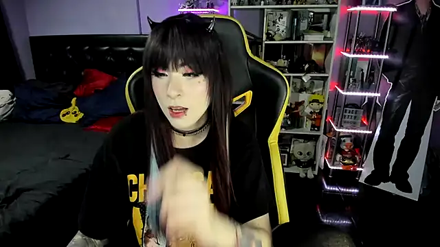 Yummy dark online show from November 2025 10:32:01 PM