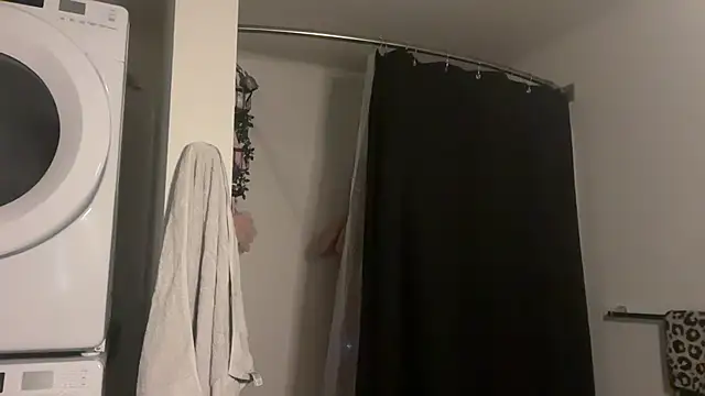 juliaraee online show from July 2026 06:27:02 AM