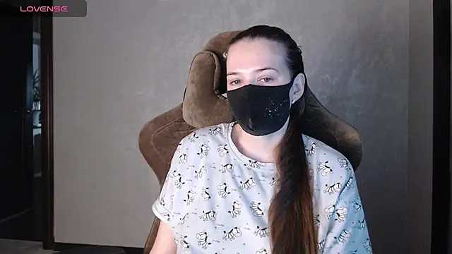 ZlatoslavaLo online show from December 2025 06:18:01 AM