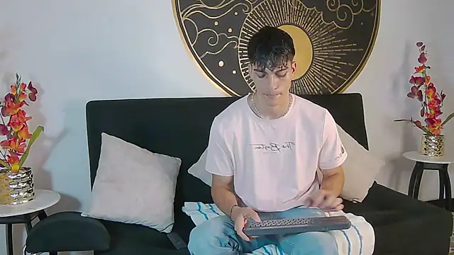 AlessioVitale online show from November 2025 12:15:02 PM