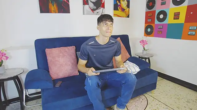 AlessioVitale online show from November 2025 12:04:02 PM