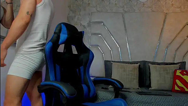 MAXTHOMSON online show from February 2026 12:11:01 AM