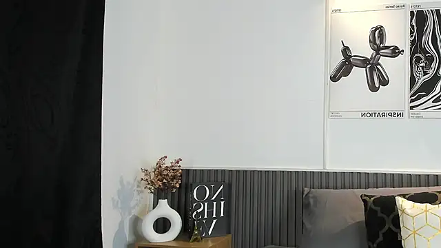 Snapshot of Cloe_Bonne chatting on November 2025 09:46:02 PM Cloe Bonne online show from November 2025 09:46:02 PM