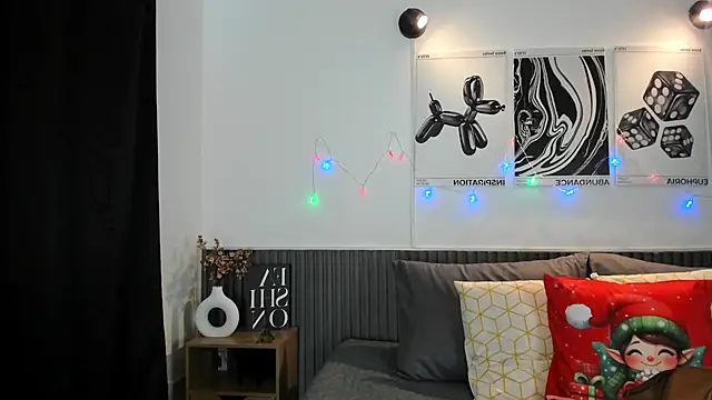 Snapshot of Cloe_Bonne chatting on November 2025 07:07:02 PM Cloe Bonne online show from November 2025 07:07:02 PM