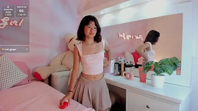 Sophie Smitt online show from November 2025 02:00:02 AM